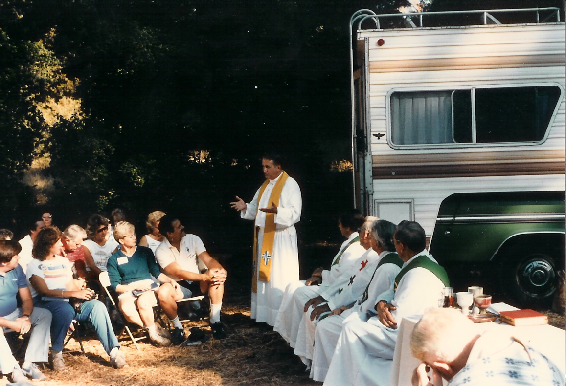 Outdoor Mass with many priests during 1978 Family camp